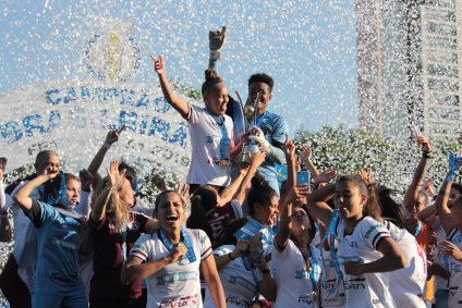 Time feminino da Ferroviária comemora o título brasileiro de 2019