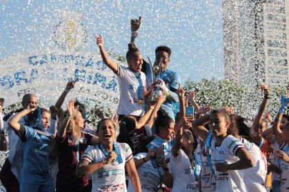 Time feminino da Ferroviária comemora o título brasileiro de 2019