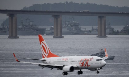 Boeing 737 da Gol aterrissando no Rio de Janeiro