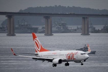 Boeing 737 da Gol aterrissando no Rio de Janeiro