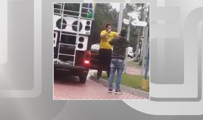 Influenciador Felipe Neto é alvo de ataques em frente à sua casa no Rio