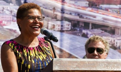 EUA: coordenadora de bancada negra emerge como possível vice de Biden em eleição