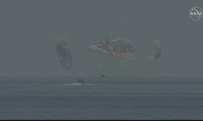 SpaceX: Cápsula com astronautas da Nasa pousa de volta à Terra; assista