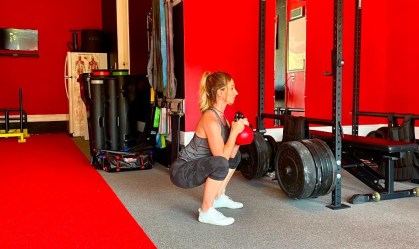 Como reiniciar sua rotina de exercícios: treinamento com pesos livres