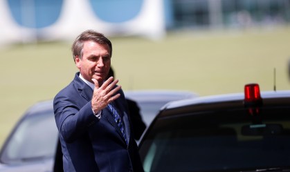 Bolsonaro discutirá fechar fronteira com a Venezuela para conter coronavírus