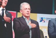 MP da Colômbia acusa o ex-presidente Álvaro Uribe de três crimes