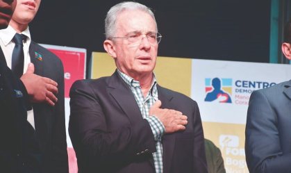 MP da Colômbia acusa o ex-presidente Álvaro Uribe de três crimes