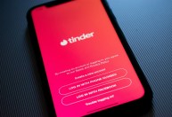 Homem fica sem "date" por 4 anos e denuncia app de namoro ao Procon