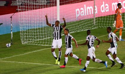 Mesmo com vantagem alcançada no jogo de ida, Vozão vence por 1 a 0