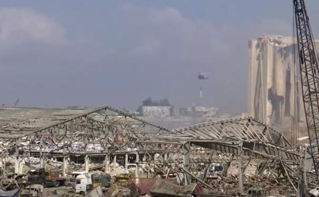 Área do porto de Beirute completamente destruída um dia após a explosão