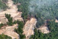 MP, polícia e FAB combatem garimpo ilegal em aldeia indígena na Amazônia