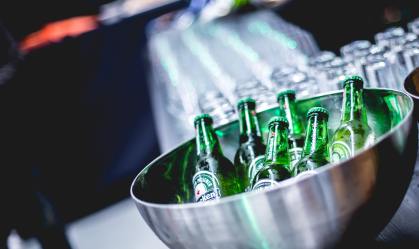 Heineken faz piada com a Superliga da Europa: 'não beba e comece uma liga'