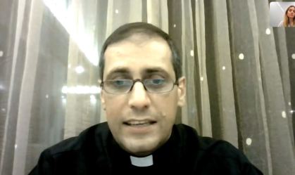 'Senti o chão dançar', diz padre que fazia missa durante explosão
