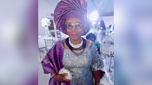 Mojisola Odegbami apareceu na faixa “Bigger”, no papel de uma rainha africana