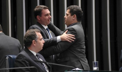 Parecer diz que Flávio Bolsonaro não deve ser investigado no Conselho de Ética