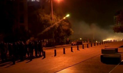 Libaneses protestam contra governo após explosão e possível negligência