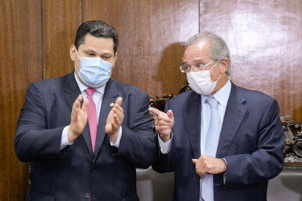 O presidente do Senado, Davi Alcolumbre (DEM-AP), e o ministro da Economia, Paul