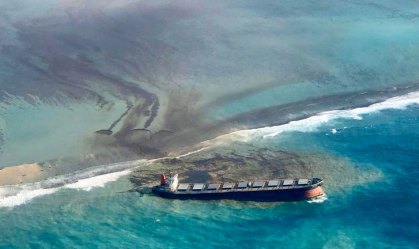 Vazamento de óleo nas Ilhas Maurício: navio japonês se parte em dois