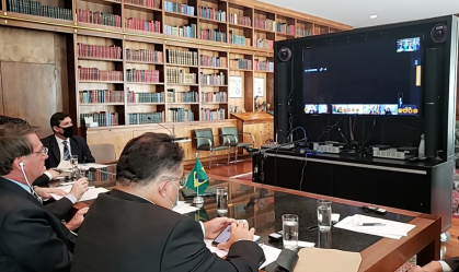 Bolsonaro anuncia ajuda ao Líbano e convida Michel Temer para chefiar a missão