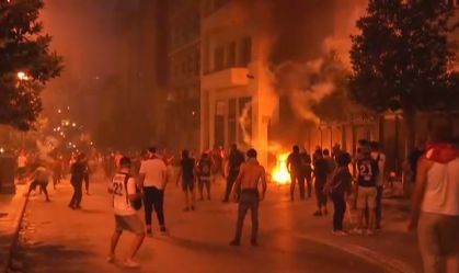 Em 2º dia de protestos em Beirute, manifestantes seguem rumo ao parlamento