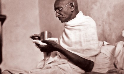 Óculos que teriam sido de Gandhi são deixados em caixa de correio de leiloeiros