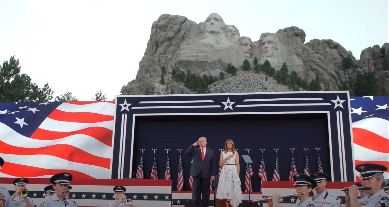 O presidente dos EUA Donald Trump no Monte Rushmore
