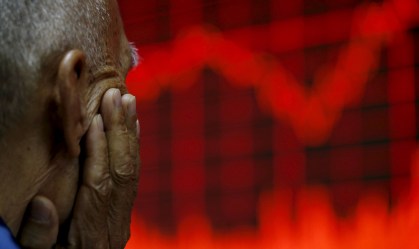 Ibovespa fecha em queda com pressão de commodities; dólar tem leve recuo