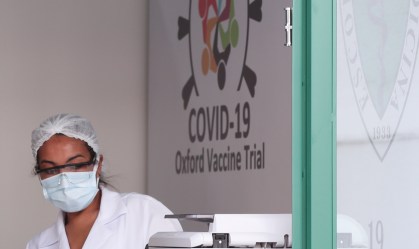 O que se sabe dos testes da vacina de Oxford e por que peritos questionam dados