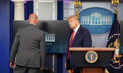 Após suspeita de tiro, Trump é retirado de entrevista por Serviço Secreto