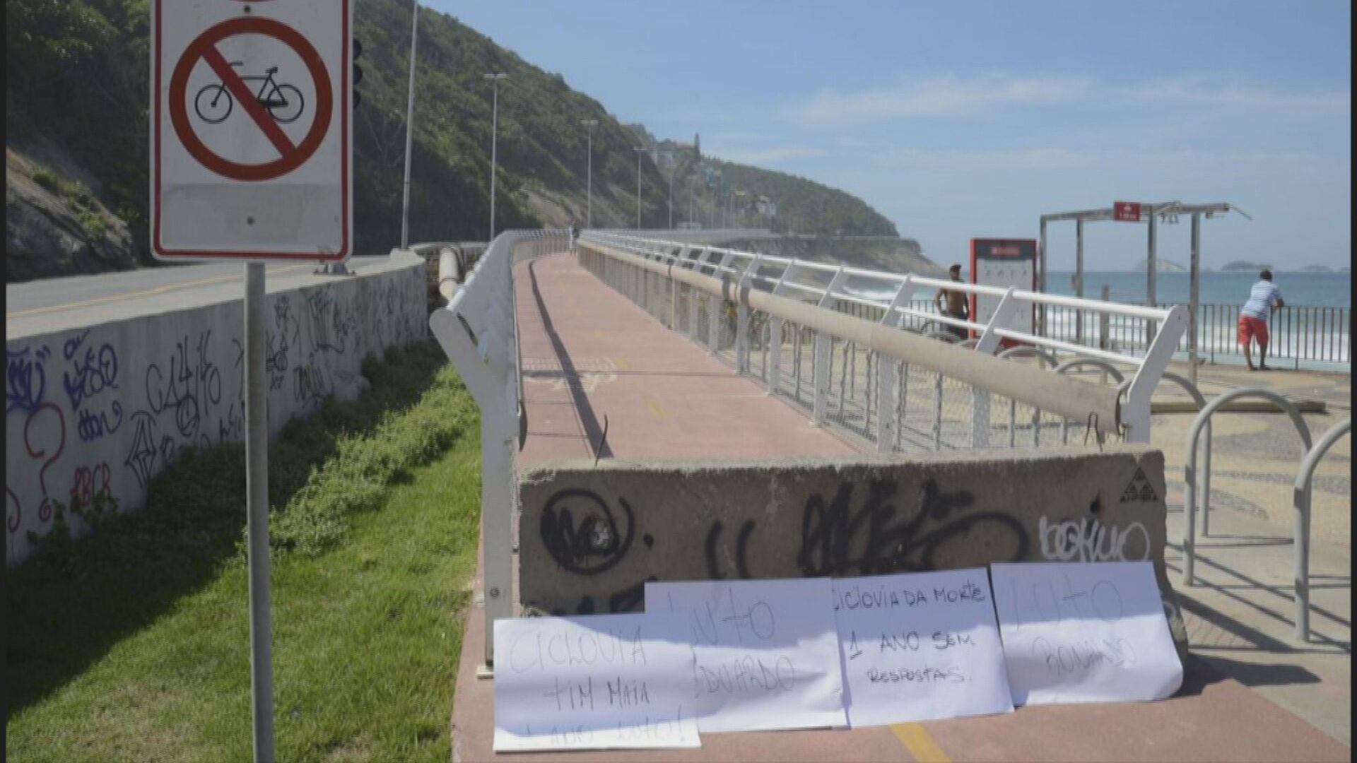 Trecho de ciclovia destruída no Rio de Janeiro