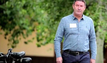 McDonald's processa ex-CEO por mentir sobre relações sexuais com funcionárias