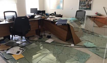 Diplomatas retornam à embaixada brasileira em Beirute uma semana após explosão