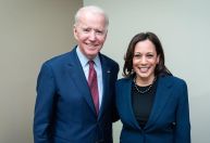 Conselheira sênior da Casa Branca pede que equipe lute por Kamala Harris