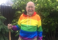 Após décadas escondendo a sexualidade, avô de 90 anos revela ser gay