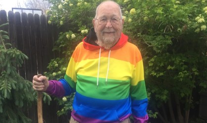 Após décadas escondendo a sexualidade, avô de 90 anos revela que é gay