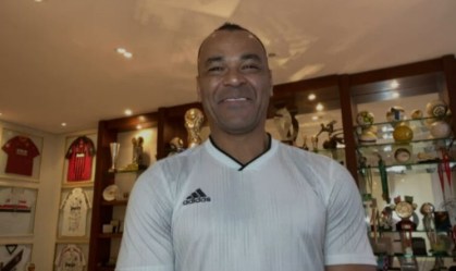 Leilão de itens de ídolos do futebol arrecadará dinheiro para combater Covid-19