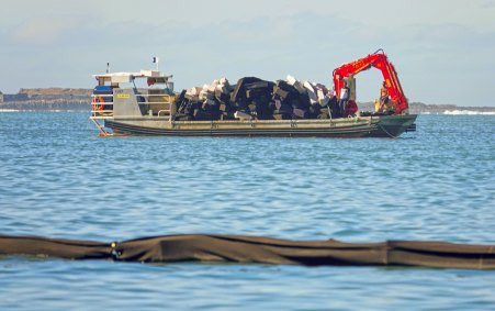Missão de resgate de navio que encalhou na costa das Ilhas Maurício