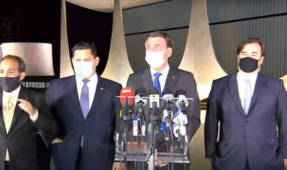 'Respeitamos o teto de gastos e queremos responsabilidade fiscal', diz Bolsonaro