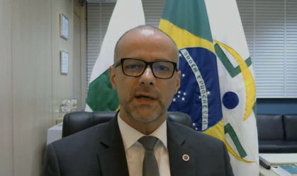Diretor da Anvisa diz que mais vacinas diferentes podem ser testadas no Brasil