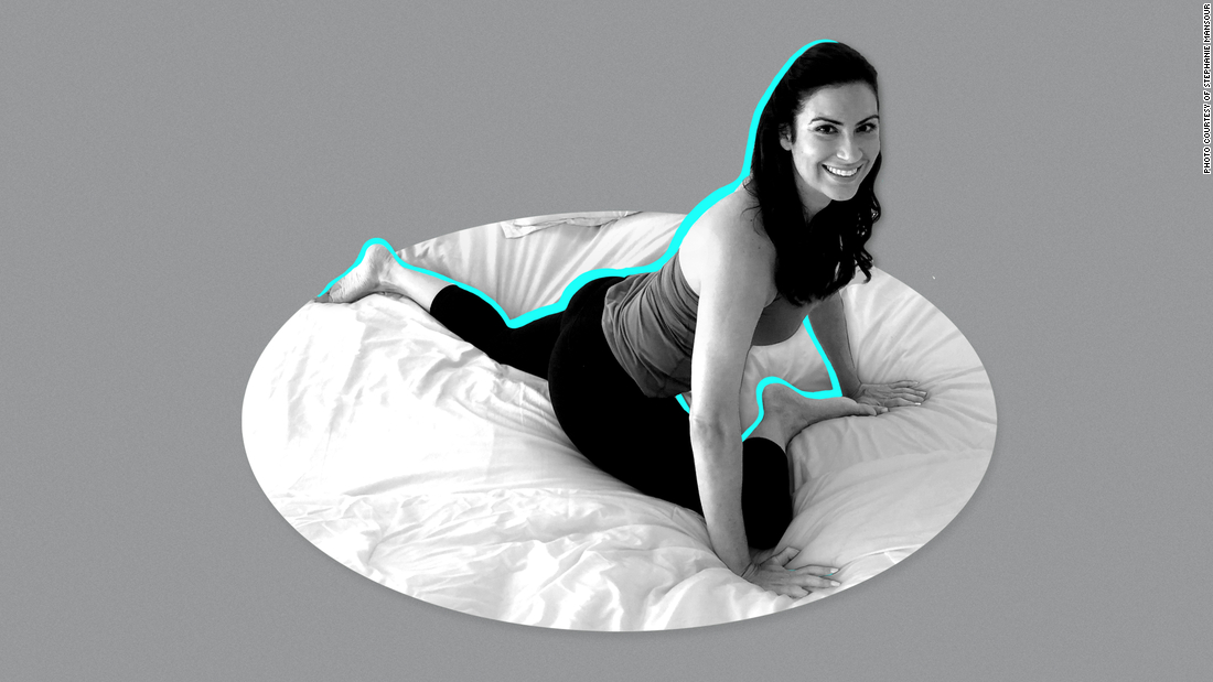 Moça fazendo yoga
