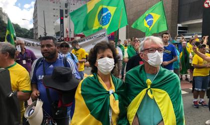 Idosos bolsonaristas dizem não temer coronavírus em manifestação em SP
