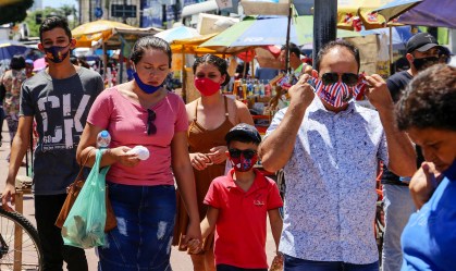 Governo fez anúncios de medidas contra pandemia em canais com notícias falsas