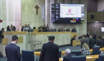 Câmara de SP aprova fim do salário-esposa