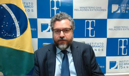 Nossa aliança é com os Estados Unidos, não com Trump, diz Ernesto Araújo