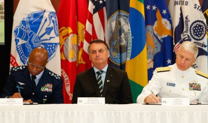 Bolsonaro encaminha ao Congresso acordo da área de defesa entre Brasil e EUA