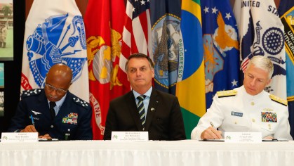 Brasil e EUA assinam acordo na área de Defesa