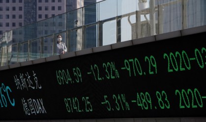 Com impasse fiscal nos EUA e Covid-19, mercado asiático fecha em queda