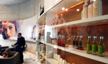 Natura limpa balanço com emissão de US$ 1 bilhão para recuperar a marca Avon