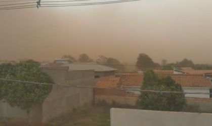 Tempestade de areia assusta moradores no interior de São Paulo
