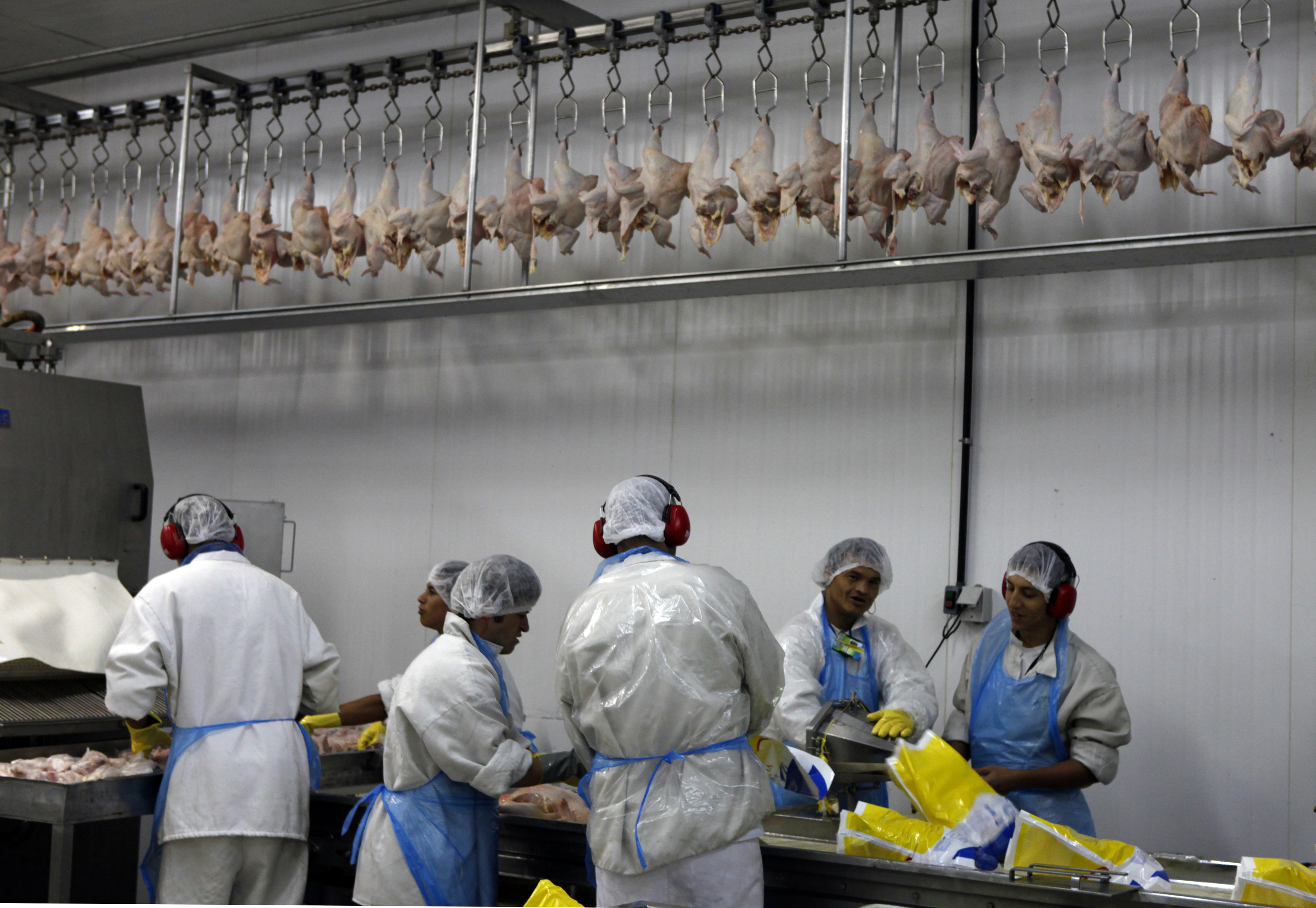 É mais provável ser contaminado por Covid-19 por contato com pessoa infectada